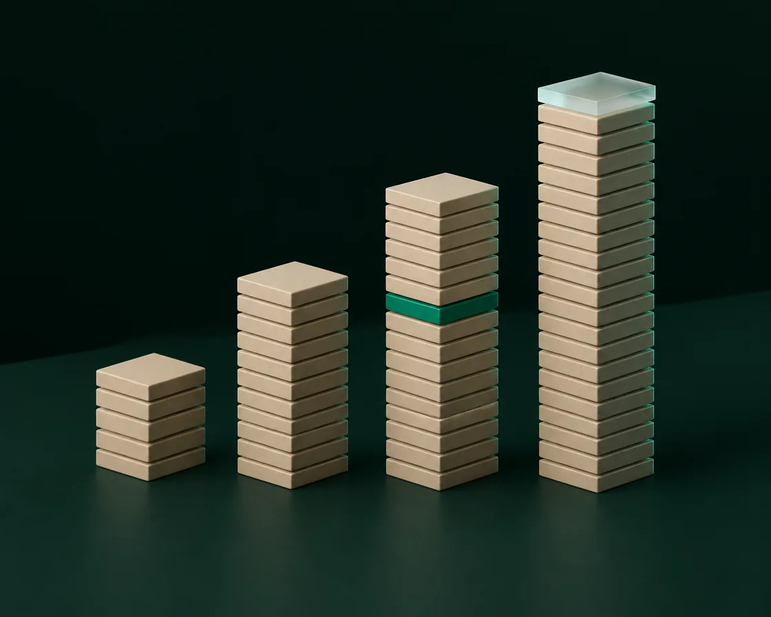 Abstracte 3D-compositie: oplopende kolommen van dunne zandkleurige plaatjes als grootboekstapels, beeld voor AI in de accountancy
