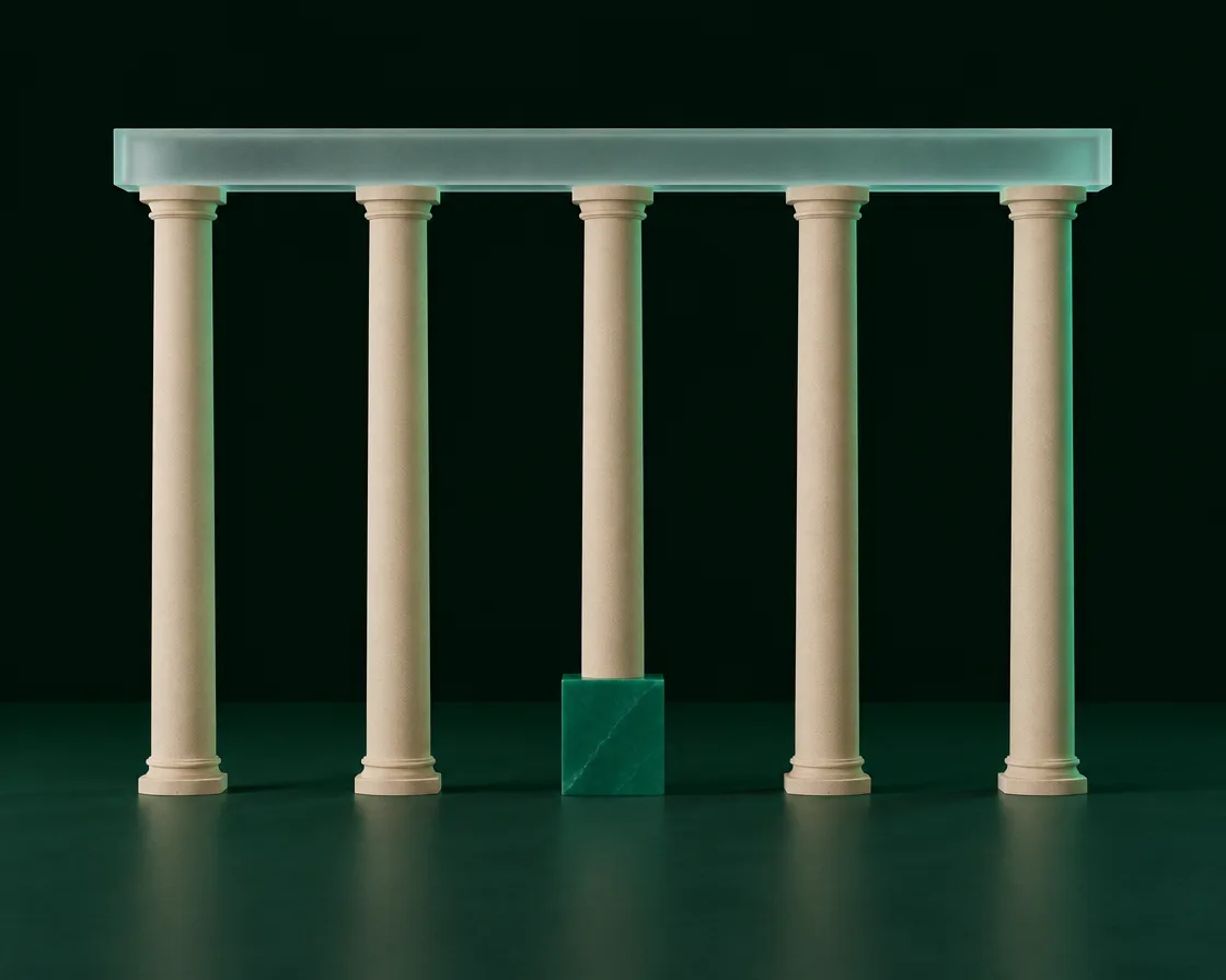 Abstracte 3D-compositie: zuilengalerij van zandkleurige pilaren met een glazen latei, beeld voor AI in de publieke sector